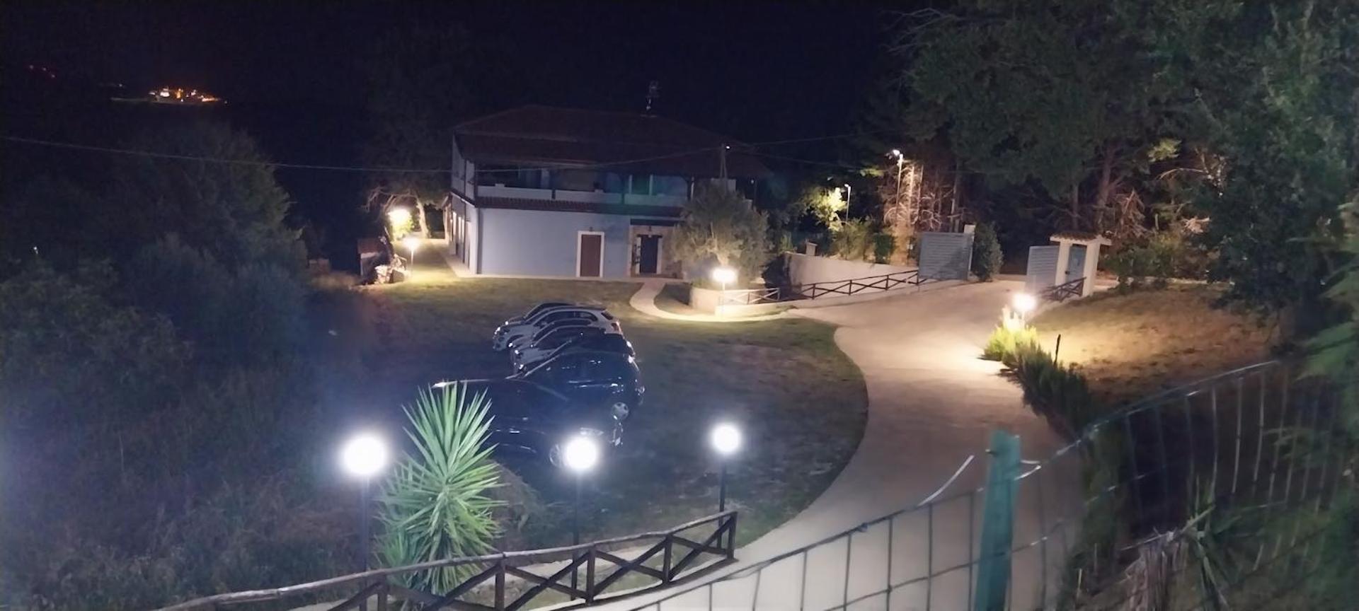 Отель Residenza Mistral Ренде Экстерьер фото